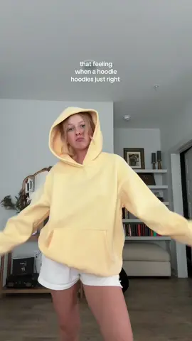 me 🤝🏻 butter yellow #outfits #hoodie #automet #butteryellow #fallfashion 