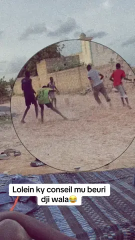 @mmefallou7 bayyi football mbeurr nga😂😂#viral_video #football 