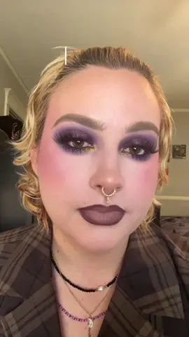Chit chat makeup tutorial using the gorgeous @Lunar Beauty🌙  @MannyMua mushroom palette perfect for fall!!!  @maccosmetics root for me lip liner @Glamlite scream lipstick @Bobbi Brown cream shadow stick in amethyst and pitch black @Blend Bunny Cosmetics juicy cheeks palette  #makeup #makeuptutorial #fallmakeup #lunarbeauty #2016makeup 