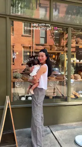 I’m obsessed with her #firsttimemom #nycmom #momootd #momanddaughteroutfit #girlmom 