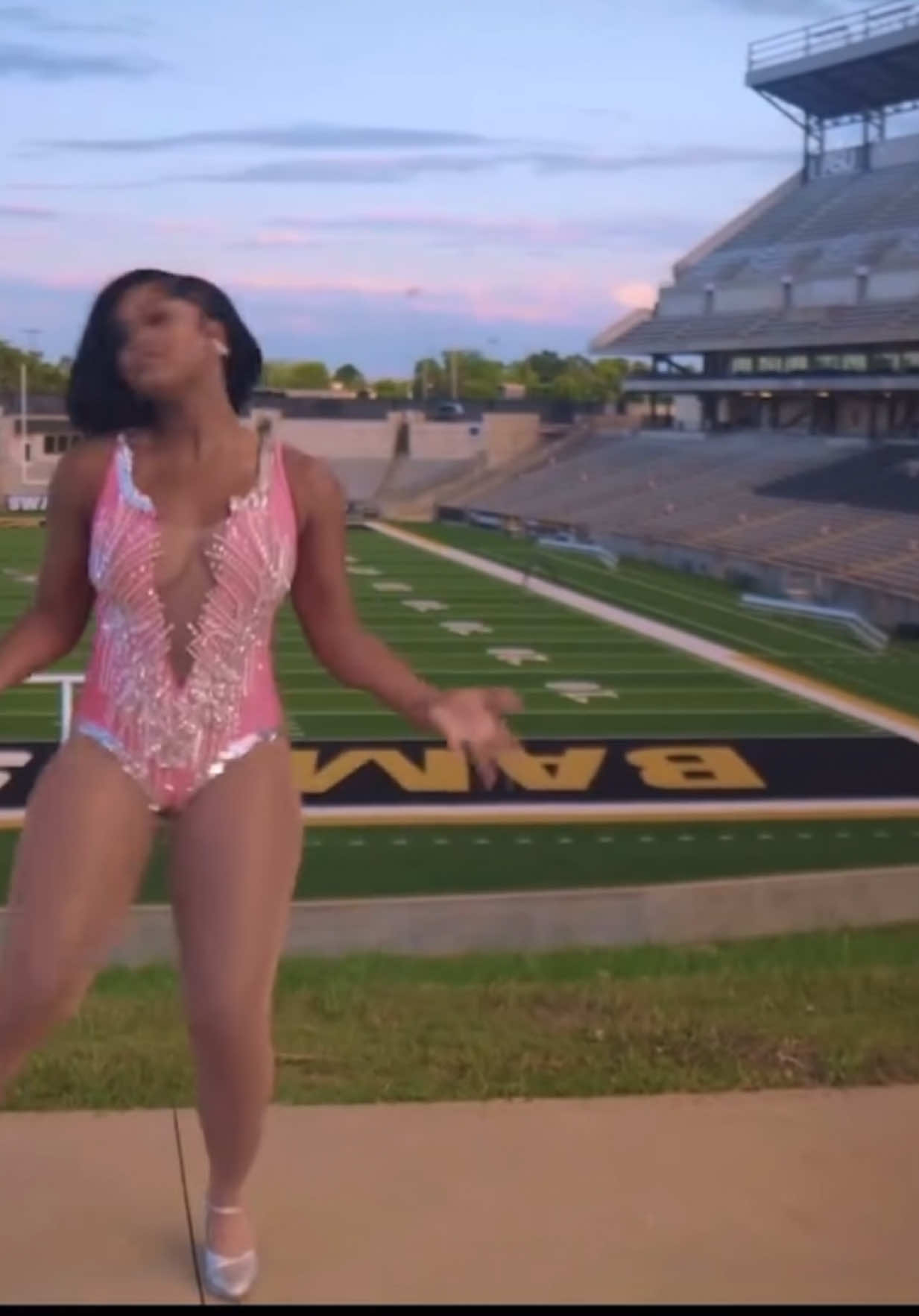 Ms. Glam Sting ✨🐝 Plz follow for more! #majorette #viralfyp #stingettes #sensationalstingettes 