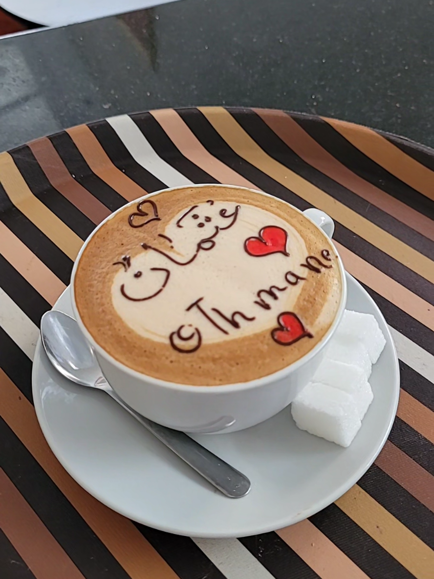 إسم عثمان مكتوب على القهوة 😍
