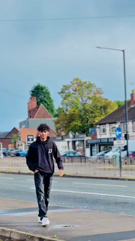Dorkar nai gari di beraibar,kando loiya london city dekaimune🤣🤣 #foryou#sylheti_fua #unitedkingdom 