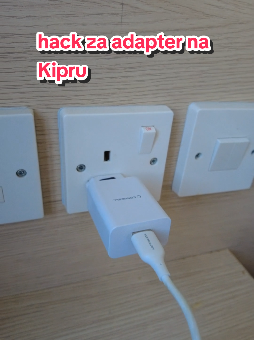 sve što treba je plastični poklopac hemijske, obavezno plastika jer ona ne provodi struju nego je izolator ✔️ #LifeHack #adapter #fyp #cyprus #kipar 