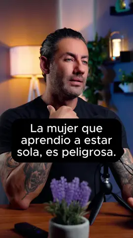 La mujer que aprendio a estar sola, es peligrosa. #personal #motivación #Frases #crianza #reflexiones     