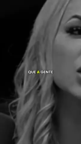 Todo mundo que está do nosso lado, que a gente ama, a gente deveria fazer crescer. Esse é o verdadeiro sentido de caminhar junto: somar, apoiar e torcer de verdade pelo outro. Mas o mal das pessoas hoje é justamente esse… Ninguém quer ver você muito melhor. Querem te ver bem, mas nunca melhor do que elas. É como se o brilho do outro fosse uma ameaça, quando na verdade deveria ser motivo de orgulho. Amor de verdade, amizade de verdade, parceria de verdade é aquela que vibra com o seu crescimento, mesmo que isso signifique você estar em um patamar acima. O amor verdadeiro não tem medo de perder espaço, porque sabe que a vitória de quem a gente ama também é a nossa vitória. Então, se você ama alguém, ajude essa pessoa a ser maior, mais forte, mais feliz. Porque quando você faz alguém crescer, você cresce junto. #reflexão #amizadeverdadeira #crescimento