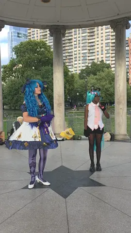 miku: @mocha🐾🦴🤎🏳️‍⚧️  gwen: Me! so when r we doing the full dance together?  #hatsunmiku #leagueoflegends #gwen #cosplay #trashmouse_cosplay 