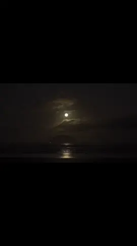 أتَخْنُقُنِي الحياةُ وأنت ربي؟ وأنتَ اللّٰهُ في ضَعْفِي وَكَرْبِي وأنتَ مُقدَّرُ الأقدارِ عَدْلٌ رحيمٌ تحتوي بالُّلطْفِ قلبي #راحه_نفسيه #اكسبلور #اطمئن #فولو #لايك 
