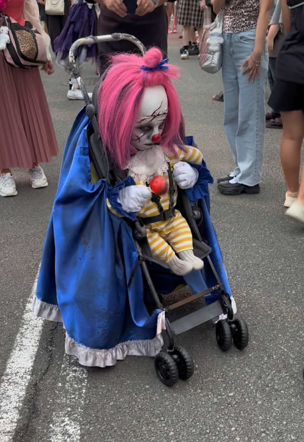 2025/09/05🦖🌎ホラーナイト初日！PSYCHO CIRCUS🎠🎪🎟 ベビーカーに乗った子供をあやすベビーカーちゃん🤭🩷 #ホラーナイト2025 #ホラーナイト #USJ #ユニバーサル・スタジオ・ジャパン #PSYCHOCIRCUS