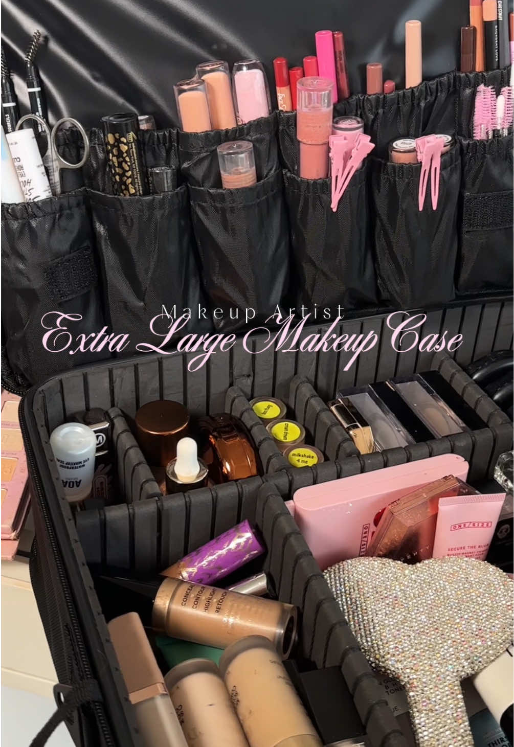 Upgraded to a new makeup case extra large version 🫧💄🤍🎨✨ I’m so excited I don’t have to carry so many bags now lol  #makeupcase #makeupartistkit #joligrace #muakit #fy 