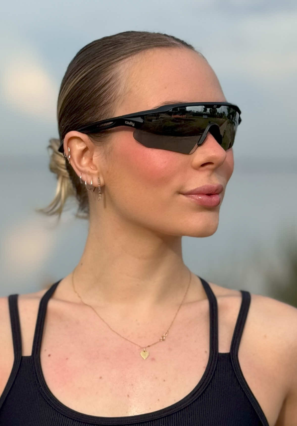 Spectrum Noir: onde performance encontra estilo. Um design feito pra quem não se contenta com o básico. 🖤 @Larissa Closs  #SpectrumNoir #OUTYSports #Performance