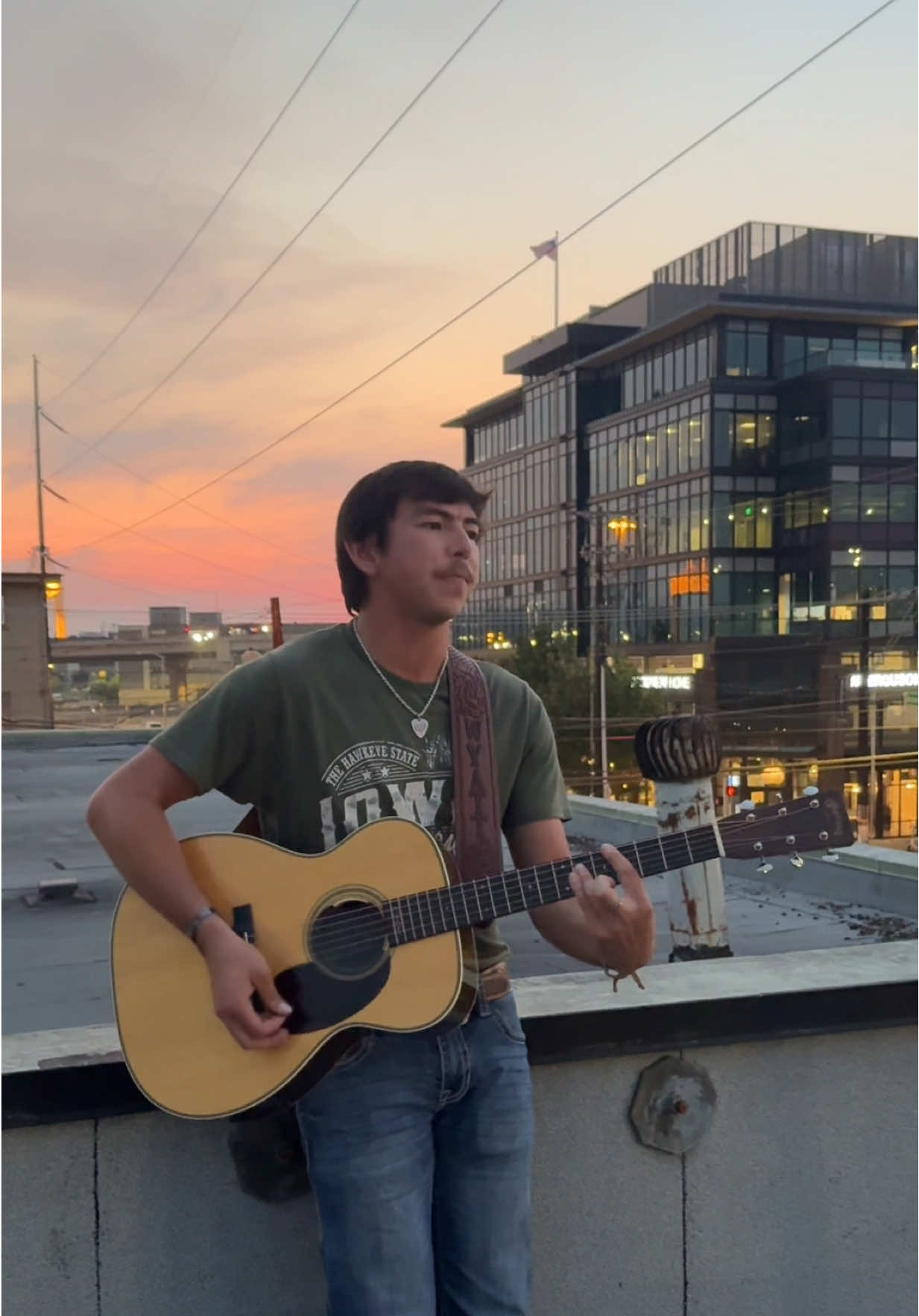 You might call it trespassing but where I’m from we call it getting a better view 😂 See ya tonight Pullman, WA! #wyattflores #milwaukee #roof #acoustic #seattle #washington #sunset 