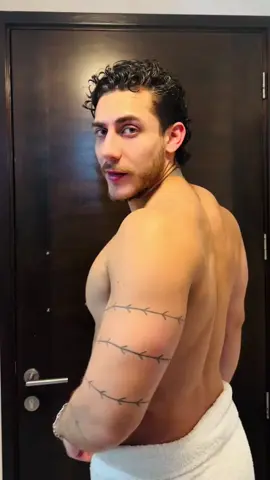 Estoy en mi segundo mes entrenando con #SmarFitCoach , les dejo mi entrenamiento de espalda que hicimos con el profesor online , recuerda que puedes contratarlo en la página web o gimnasio favorito y tener una asesoría online de profesor o nutricionista cada mes! @Smart Fit Chile @Smart Fit #SquadSmartFit