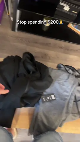 Four piece men’s tracksuit #tiktokmademebuyit #tiktokmarketplace #tiktokshop #sweats #sweatpants #tracksuit 