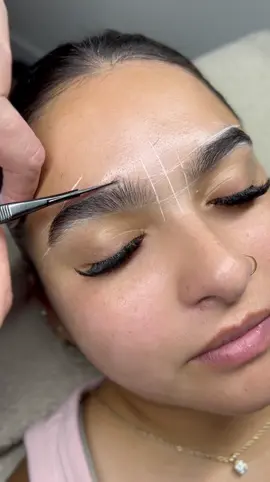Eyebrow threading 🧵 #eyebrows #eyebrowthreading 