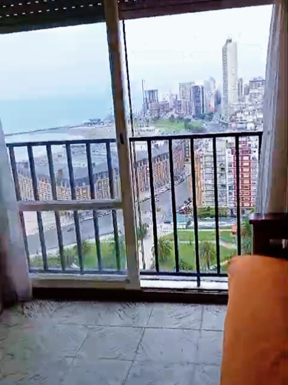 Relájate frente al mar sin preocupaciones  🌊Mar del plata te espera Consultame por tu alojamiento frente al mar y al casino 📍 📍 Buenos Aires y Bolivar  🌊🌊🌊🌊🌊🌊🌊DUEÑO DIRECTO ALQUILA☀️☀️☀️☀️☀️☀️☀️ Consulta por nuestras promociones por semana, quincena y mes!  No es imposible alojarte en el mejor lugar de Mar del Plata, la mejor vista!Quinto año consecutivo haciendo felices a los turistas.  #alquilervacacional #alquilerverano #alquilermardelplata #alquilertemporal #verano2026 