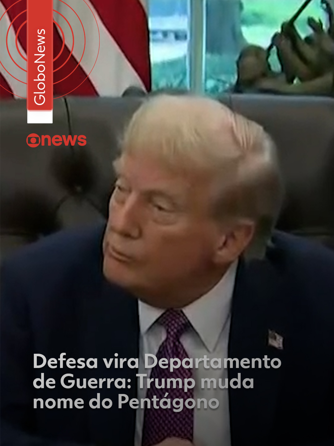 Defesa - O presidente dos Estados Unidos, Donald Trump, assinou nesta sexta-feira (5) uma ordem executiva para mudar o nome do Departamento de Defesa, também conhecido como Pentágono, para “Departamento de Guerra”. Na prática, a medida autoriza o secretário de Defesa, Pete Hegseth, e outros integrantes da pasta a usarem títulos como “secretário de Guerra” e “subsecretário de Guerra” em comunicações oficiais e documentos públicos. Ao assinar a ordem, Trump afirmou que a mudança envia uma mensagem de vitória e força aos inimigos dos Estados Unidos. 