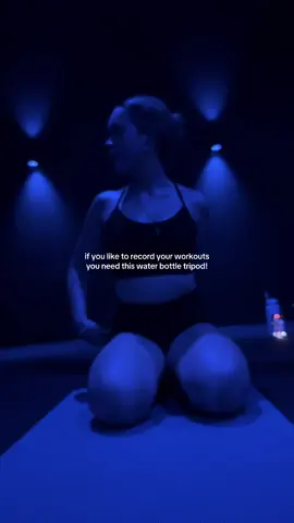 & always make sure to be at the back (and preferably a corner) so you are the only one in frame😊  calling all the wellness creators, is amazing to film at pilates or any mat class! even for grocery shopping if you are shy about it🤣 BONUS POINTS BC ITS PINK🩷 #balabottle #pilatesworkout #wellnesscreator #contentcreator #fitnessinfluencer 