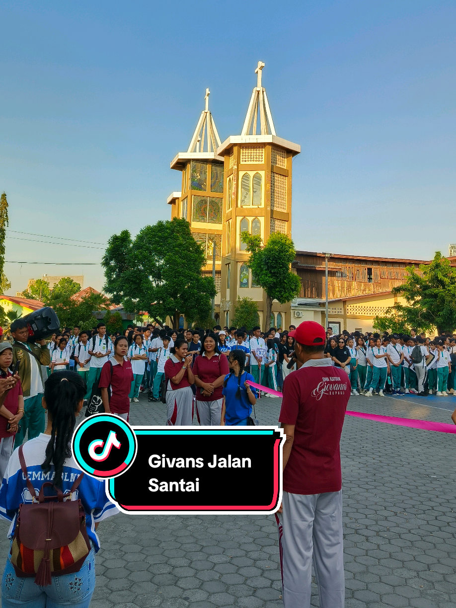 Jalan santai SMA Katolik Giovanni Kupang.  Menjelang HUT Sekolah.  #jalansantai #smakgiovanni 