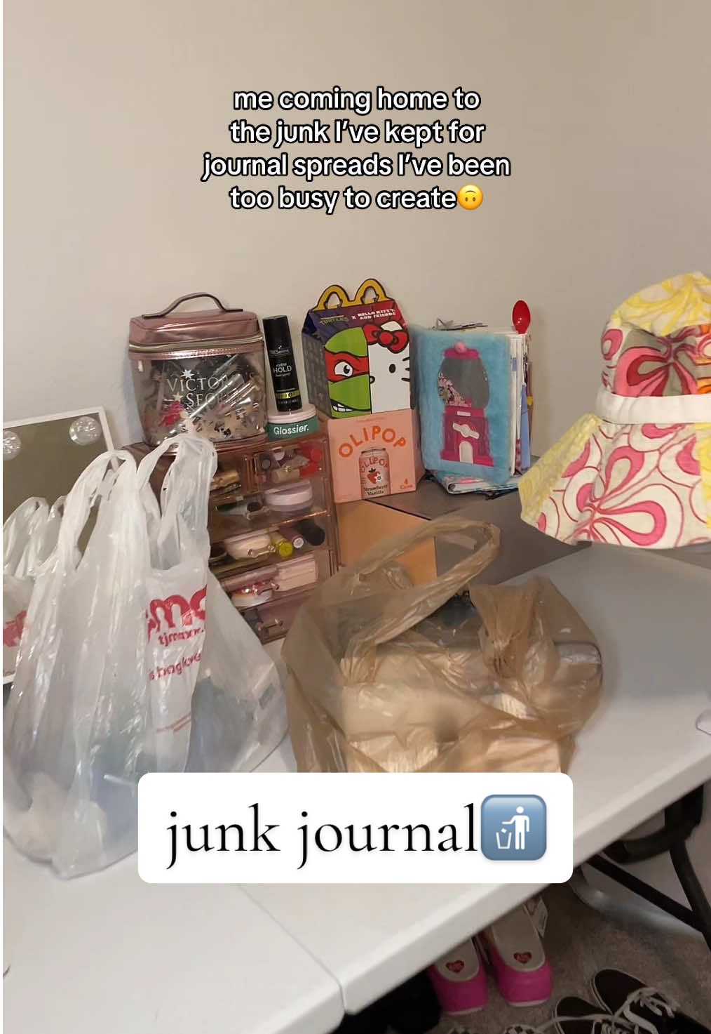 brb gonna go film one🫥 #junkjournal #junkjournaling #crafttok #junkjournalideas #junkjournalwithme 