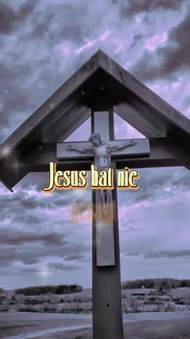 Das Kreuz ist kein Symbol der Niederlage… sondern der größten Liebe.🧡  Jesus starb – damit du leben kannst.“🙏😭    #jesus#kirche #faithtok  #christentum #glaube                 