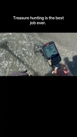 Treasure hunting is the best job in the world #lost #detecting #beach #digging #scoopbycoob