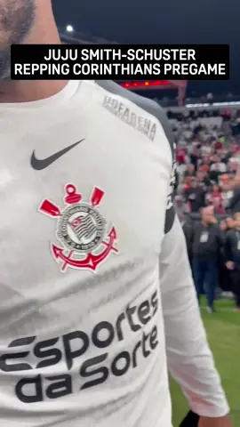 Juju Smith-Schuster showing love to the host stadium’s home team @corinthians 🏈⚽️ 100% NFL, 0% Compromise | Watch NFL Game Pass only on DAZN.com | #NFLonDAZN #chiefs #brazil #corinthians #saopaulo 