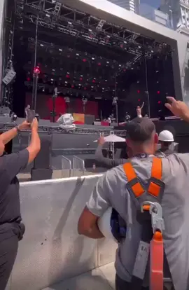 @ret.felipe que fez um show a parte pros trabalhadores no #thetow 