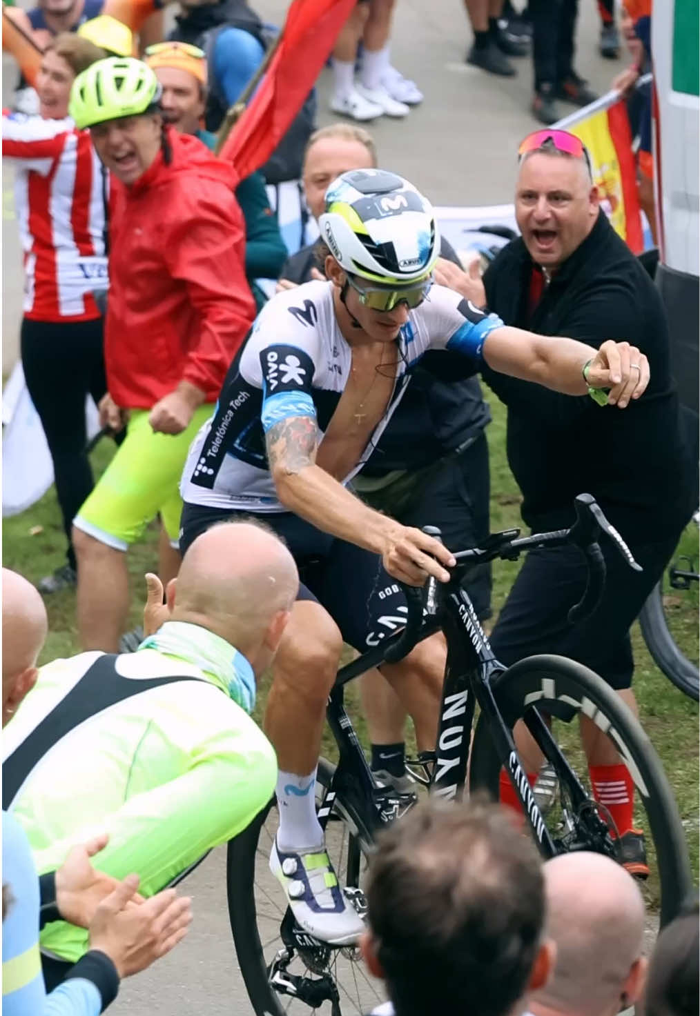 Cortina subiendo el Angliru de caballito 🔥🚵‍♂️ #lavuelta #paratii #ciclismo #movistar #angliru 