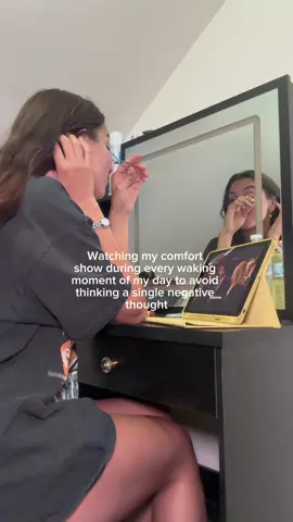 What mental illness is this? #trend #tiktoktrend #comfortshow #relateable #meme 