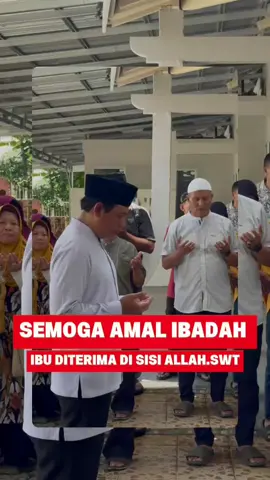 Ini cara kami memuliakan Keluarga Besar ASN Kota Bengkulu. Mulai saat ini, jika ada ASN yang meninggal dunia maka dilakukan UPACARA PELEPASAN KEDINASAN. Sebagai bukti, hungga meninggal dunia pun diberikan PENGHOMATAN TERAKHIR.  ini bukan tentang Upacara nya. Tapi tentang Cara Menghargai dan Memuliakan Abdi Negara. Pihak keluarga pun merasa betul² dihargai atas perjuangan dan pengorbanan Alm/Almh selama berdinas di Pemkot Bengkulu.  Muliakanlah orang lain, maka Allah akan memuliakan kita. Berbuat baiklah, kelak Allah akan balas dengan cara yang lebih mulia. 