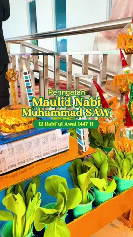 🎬 “Meneladani Akhlak Rasulullah, Mewujudkan Kendari yang Damai dan Bermartabat” 📍 Peringatan Maulid Nabi Muhammad SAW 1447 H Balai Kota Kendari | Jumat, 5 September 2025 ✨ Acara yang berlangsung khidmat ini dihadiri oleh Wali Kota Kendari Siska Karina Imran, Wakil Wali Kota Sudirman, jajaran Forkopimda, pejabat Pemkot Kendari, tokoh agama, dan tokoh masyarakat. 🕌 Dalam sambutannya, Wali Kota menyampaikan: “Rasulullah adalah pribadi yang mengajarkan kejujuran, kasih sayang, persaudaraan, serta keadilan. Nilai-nilai itu tetap relevan di tengah arus globalisasi, perkembangan teknologi, dan dinamika sosial, termasuk di Kota Kendari.” 👥 Beliau juga mengajak masyarakat dan ASN untuk: 	•	Menjadikan keteladanan Nabi sebagai pedoman hidup 	•	Menanamkan nilai kejujuran, disiplin, dan kebersamaan 	•	Memperkuat ukhuwah Islamiyah dalam kehidupan sehari-hari 🌱 “Semoga dengan semangat kebersamaan ini, Kendari semakin maju, lestari, dan sejahtera serta senantiasa mendapat berkah dan rahmat Allah SWT,” tutupnya. #MaulidNabi2025 #KeteladananRasul #WaliKotaKendari #ForkopimdaKendari #KendariBerkah #PemkotKendari #UkhuwahIslamiyah #KendariDamai #ASNBerakhlak