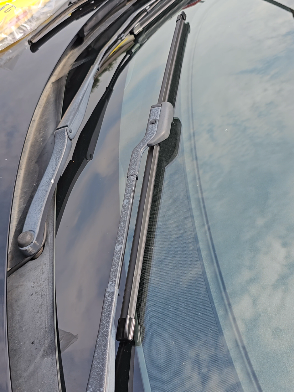 How to replace the wiper blades on a Tesla model 3 #fix #teslamodel3 #model3 #wiperblades #tesla 