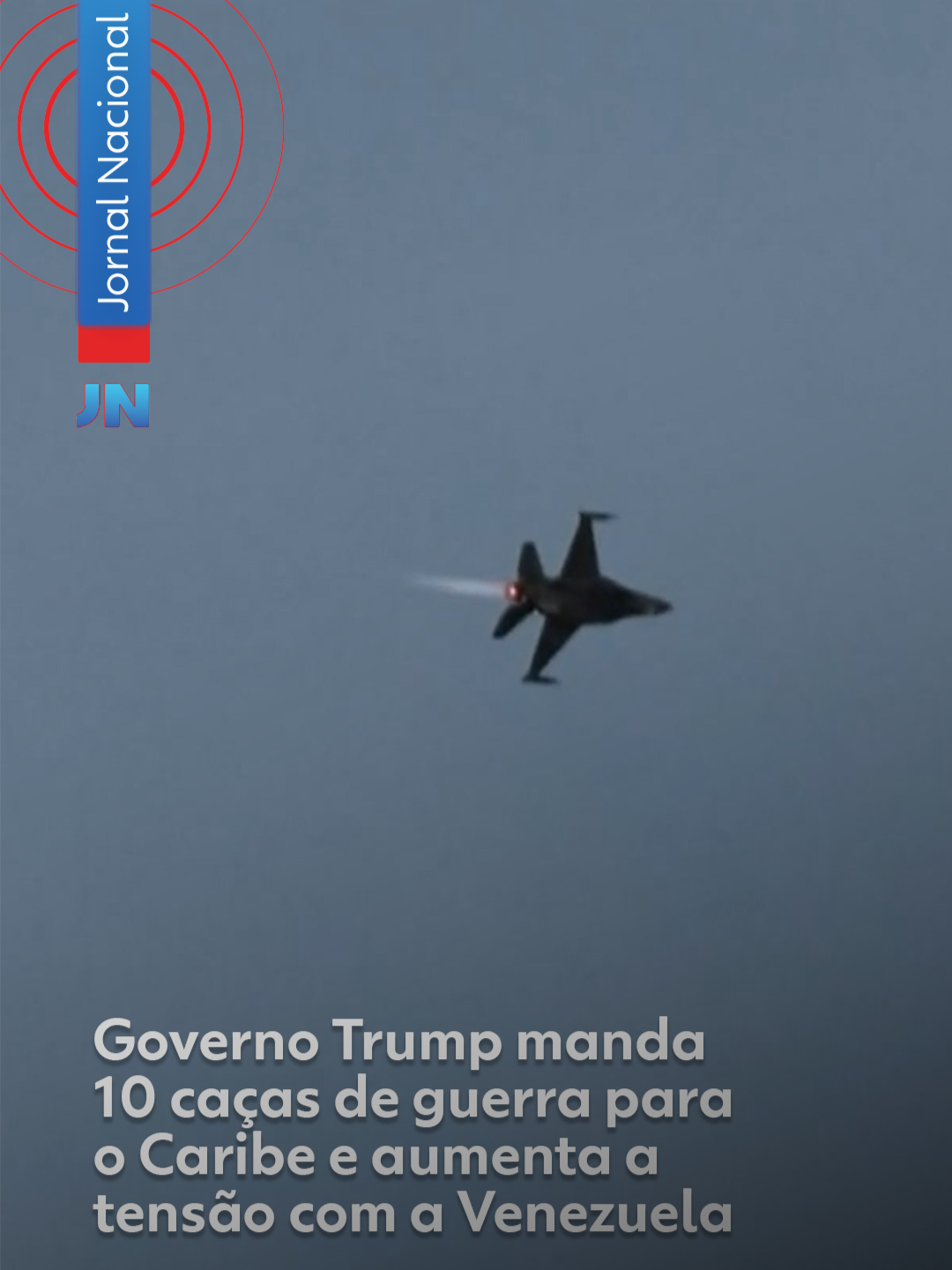 Batalha de ameaças e manobras arriscadas - Donald Trump enviou caças de combate para o Caribe, em mais uma demonstração de força contra a Venezuela. Autoridades disseram à imprensa americana que dois caças venezuelanos sobrevoaram um destroier dos Estados Unidos na quinta-feira (4) no mar do Caribe. Oficialmente, o governo disse que eles passaram perto e classificou a ação como altamente provocativa. Não demorou para a resposta chegar. Segundo a imprensa americana, o governo Trump ordenou o envio de dez jatos F-35 para a base aérea em Porto Rico, perto da região onde navios de guerra já estão mobilizados. Também em Porto Rico, fuzileiros navais estão fazendo treinamento para operações por terra e por mar. O Pentágono publicou em uma rede social: 