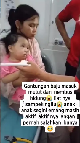 Selalu waspada dalam menjaga dedek kecilnya 