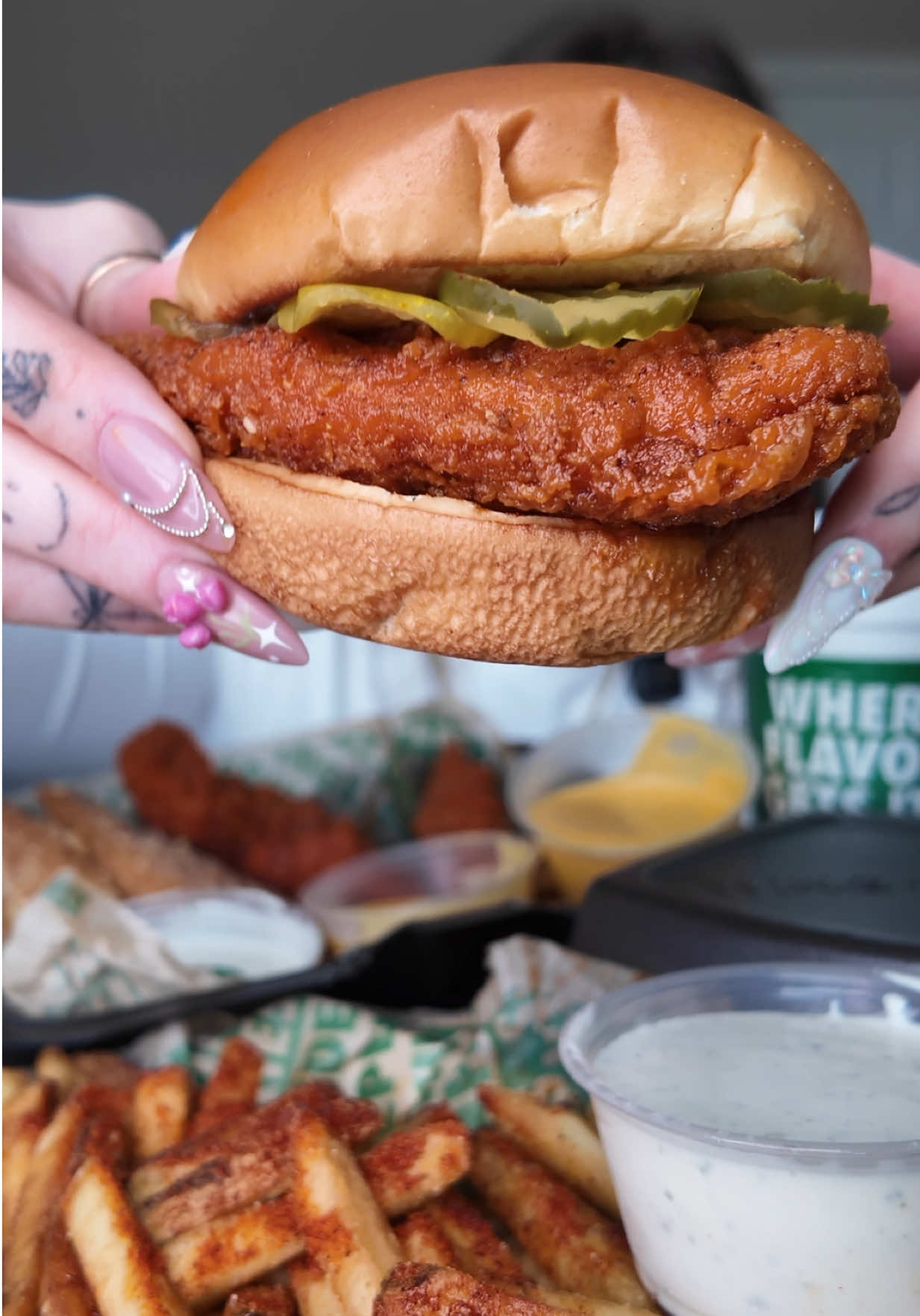wingstop new smoky chipotle rub is a 10/10 for me👏🏻👏🏻 what’s your favorite flavor from @Wingstop ??? 🐓 #wingstop #wingstopranch #chicken #mukbang #fypシ 