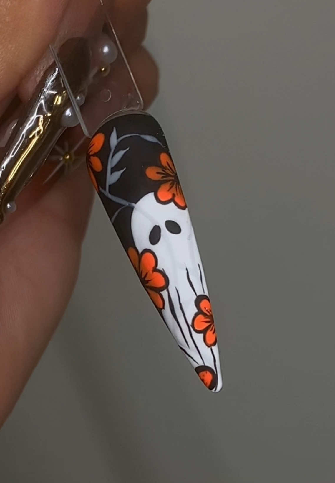 Who’s ready for spooky szn??👻🧡 #halloweennails #ghostnails #nailtutorial 