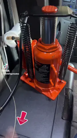 Genial, aquí tienes un guion de vídeo con productos a la venta para VEVOR Air Hydraulic Bottle Jack, 20 Ton/40000 LBS All Welded Bottle Jack, 10.4-19.7 inch Lifting Range, Manual Handle and Air Pump, for Car, Pickup, Truck, RV, Auto Repair, Industrial Engineering VEVOR Super Brand Day:  ---  ##[Escena 1: Gancho]## Check out this awesome hydraulic bottle jack from **VVore Tools**! ##[Escena 2: Texto]## This bottle jack is a **20-ton version** and comes with a handy handle for easy use. It's perfect for lifting up various equipment, making your tasks a lot easier. Whether you're in construction or working on cars, this **hydraulic bottle jack** is the solution you need. Plus, it comes with a convenient handle for added flexibility. ##[Escena 3: Llamada a la acción]## Don't miss out! **Grab yours today** and make your work easier!