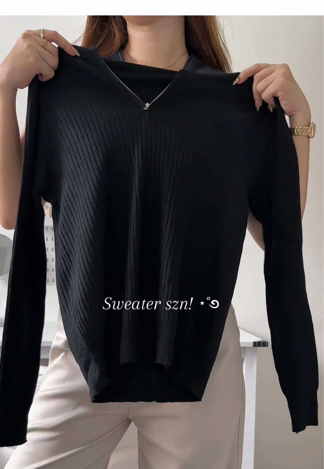 sweater but make it effortlessly elegant😉💫 #cozyoutfit #blacklongsleeve #knittedlongsleeve #sweateroutfit #sweater @JNN FASHION SHOP 