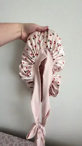 I truly am so impressed by the quality of this item! I know @Kitsch is a super amazing company, but like this is next level…This hair bonnet has to be the silkiest thing I’ve ever felt. I love the elastic addition and the long ties allow for the perfect adjustment…I’ve been on a hair journey lately after postpartum hair loss and looking for something just like this to help protect my hair at night… it is OVERSIZED and the ONLY bonnet that’s ever fit all of my hair… it’s a literal dream! #beauty #sleep #sleephack #hair #beautiful 