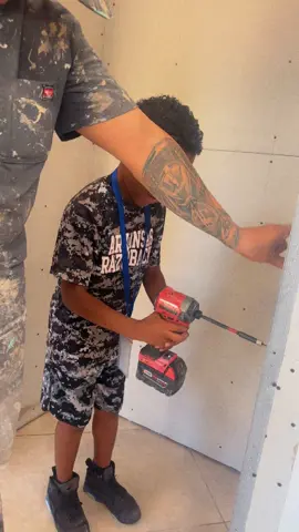 Posting a video of two of my loves working hard to get our kitchen ready for our future videos yall follow like and comment soon we will be having new content #foryoupage #abigailordaz #veteransoftiktok #fyp #parati 