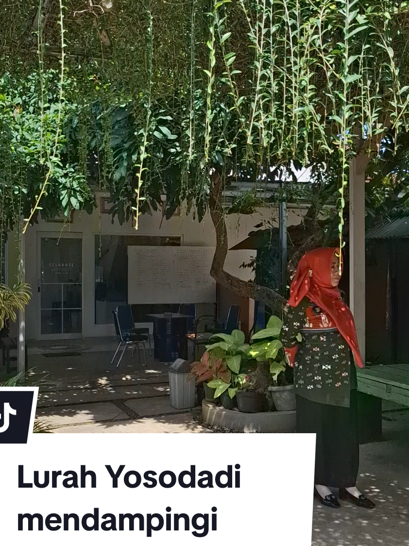 Lurah Yosodadi Metro Timur selalu aktif turut serta mendampingi kunjungan dari Polda Lampung beserta Dinas Ketabanan Pangan, Pertanian dan Perikanan kota Metro sebagai lembina peternak kambing perah @Telaga.Rizqy farm
