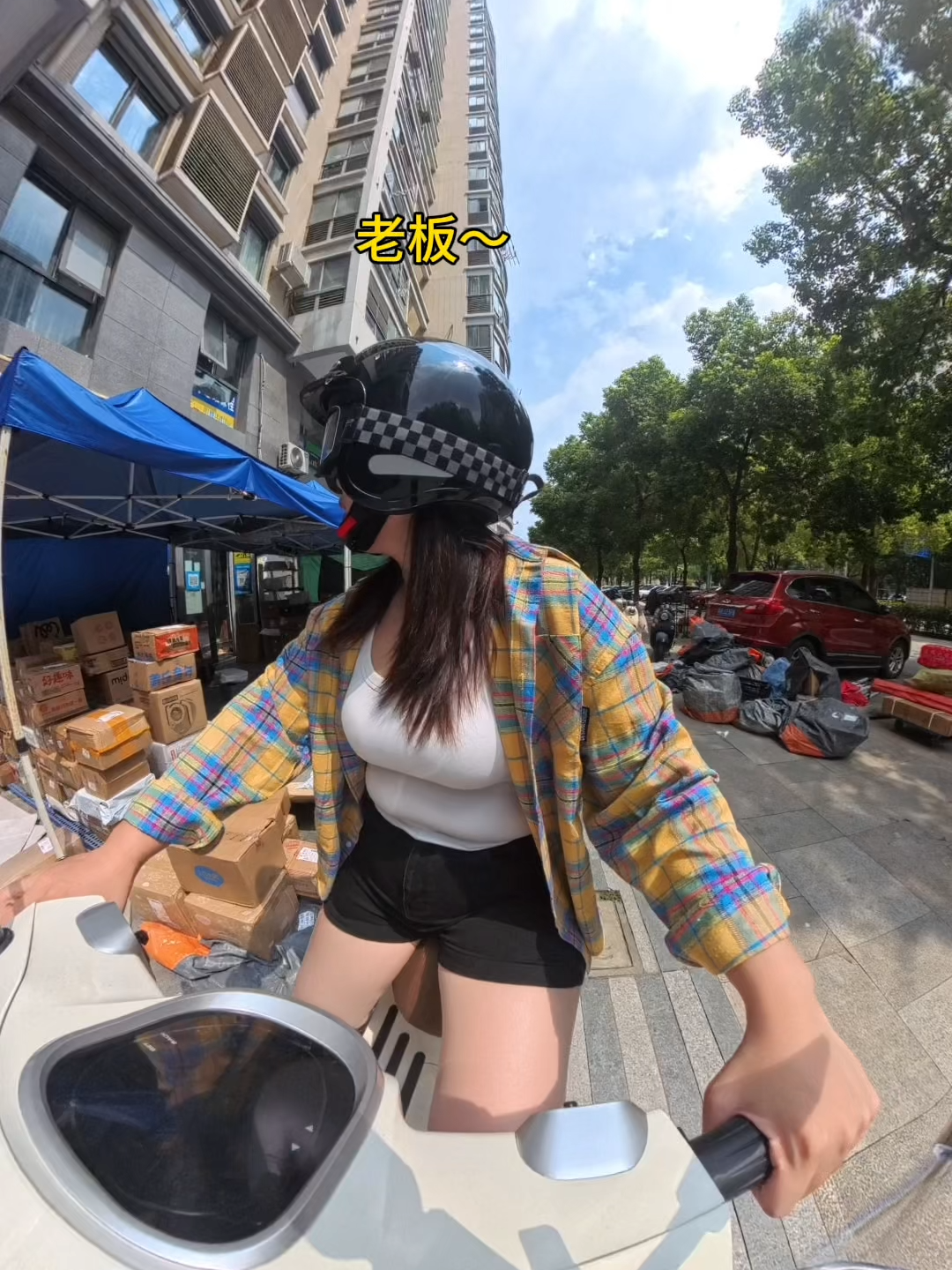 气氛突然有些尴尬#机车 #女骑 #骑行vlog #骑帅不骑快