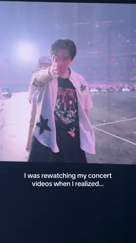 Okay spoiler kingg! idk how im just now realizing he did this😭 ____________________________________ #fyp #straykids #skz #CEREMONY #KARMA #skzkarma #leeknow #leeminho #kpop #kpopfyp #lovestay #stay #dominATE #dominatetour 