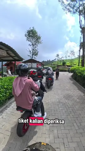 Fotogenik banget dah nih Telaga Saat Puncak Bogor. Sepadanlah antara ongkos dan kenangannya... banyak tempat selfie atau foto bersama. Apalagi pe-turing yg pengen rest sejenak. #bogor #adv160 #turing #telagasaatpuncak #creatorsearchinsights 