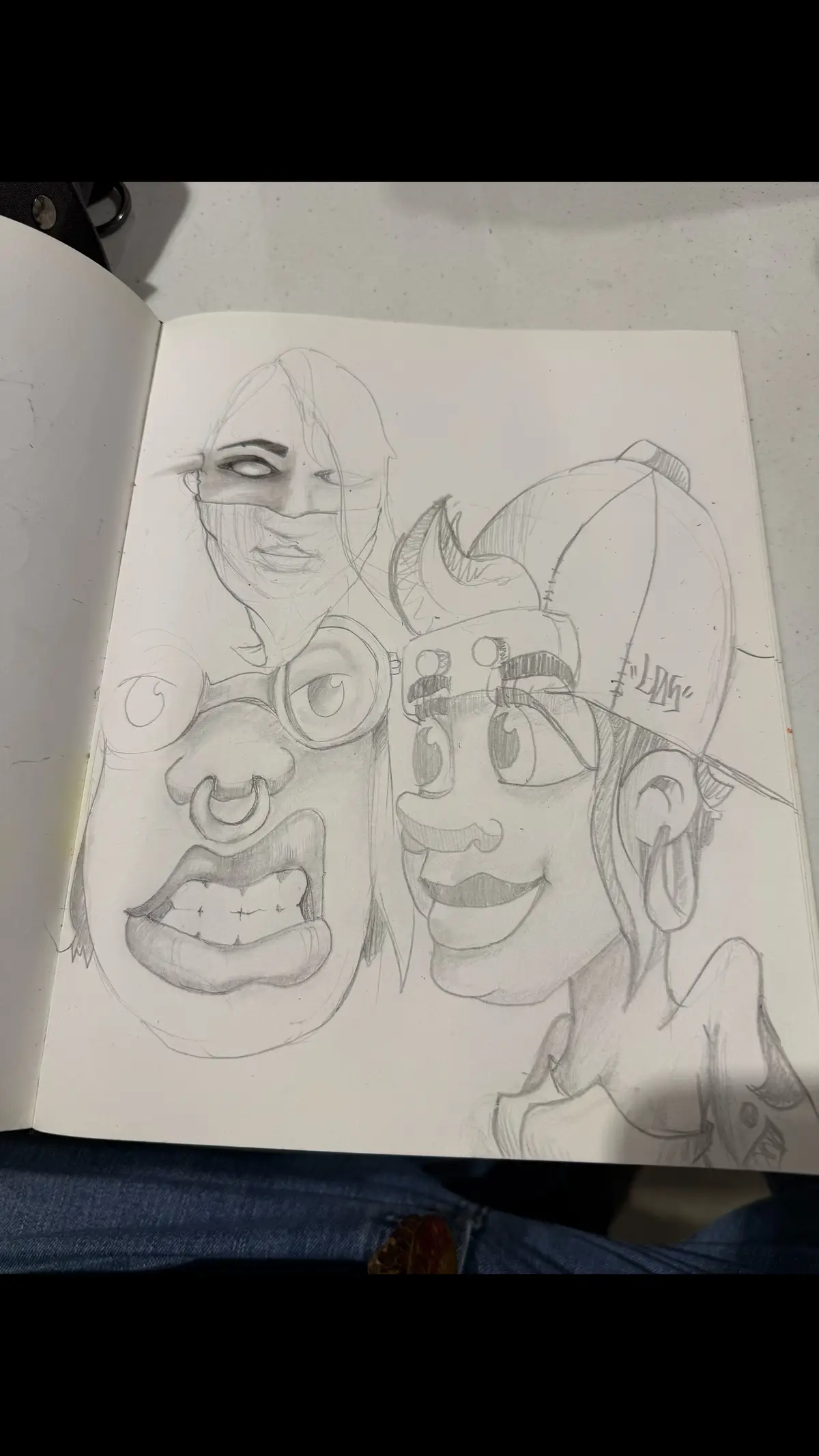 Been working on my female characters. I always struggle to make them look fem but i think i turned a corner and finally starting to get. #smoe19 #graffiti #outline #character #sketch 