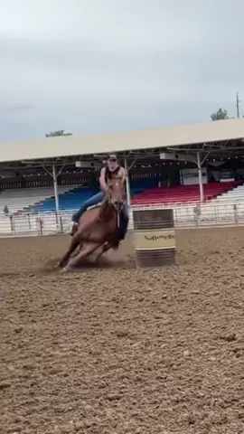 Fred’s 6th time entered 5th in the 1D with a 17.7 on a standard ! #barrelracerland #myunicorn 