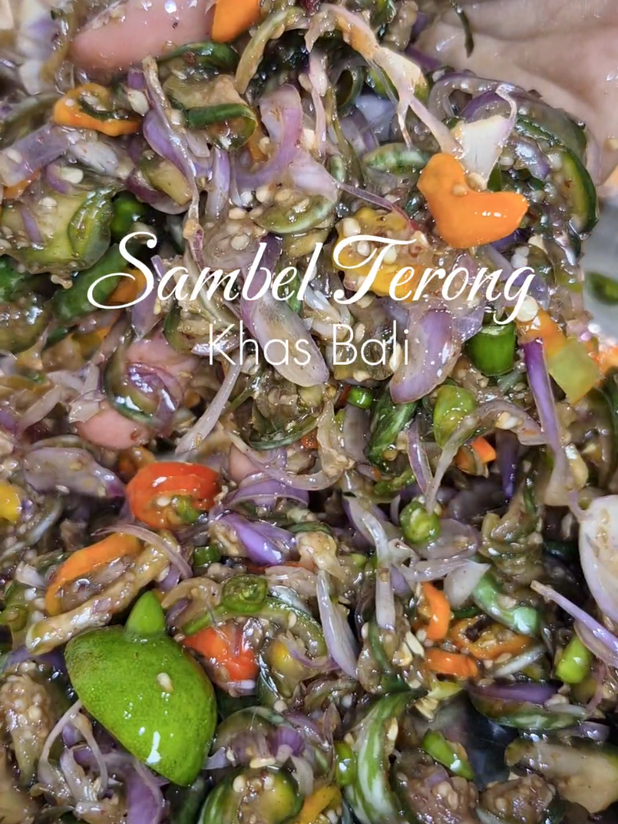 Pecinta sambel matah wajib coba sambel terong ini ya,,, nggak usah ribet makan pakek telor aja udah enak 😍🤭 Pisau cantiknya aku pakai Oasis series dari @Oxone Official  ya,, buruan beli jg jgn lupa pakai kode referal aku ya  * MERIN502* download  aplikasi OXONE PREMIUM APPS dapatkan potongan harga hingga free gift ya,, #oxonepalingworthit #oxoneonline #resepsimpel #masaksimpel #masakankhasbali #jaenkalinox 