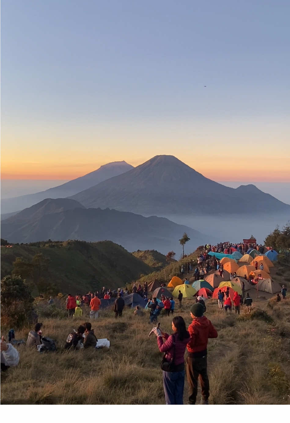 Nanti kita mountain date di gunung prau ya sayang ☺️ “ ucap si jomblo yang suka ngehalu 🥱 #pendakifomo #pendakiindonesia #gunungprau2565mdpl #sunrisecampprau #prauviapatakbanteng 