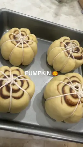 pumpkin cinnamon rolls 🎃🍂 #bake #baker #pumpkinspice #cinnamonroll #foryou 